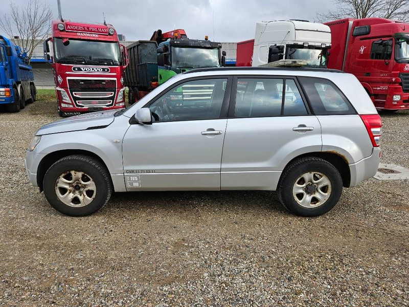 Suzuki Grand Vitara 2,0 GLX aut. Van 5d - Automobil: slika Suzuki Grand Vitara 2,0 GLX aut. Van 5d - Automobil Suzuki Grand Vitara 2,0 GLX aut. Van 5d - Automobil: slika Suzuki Grand Vitara 2,0 GLX aut. Van 5d - Automobil