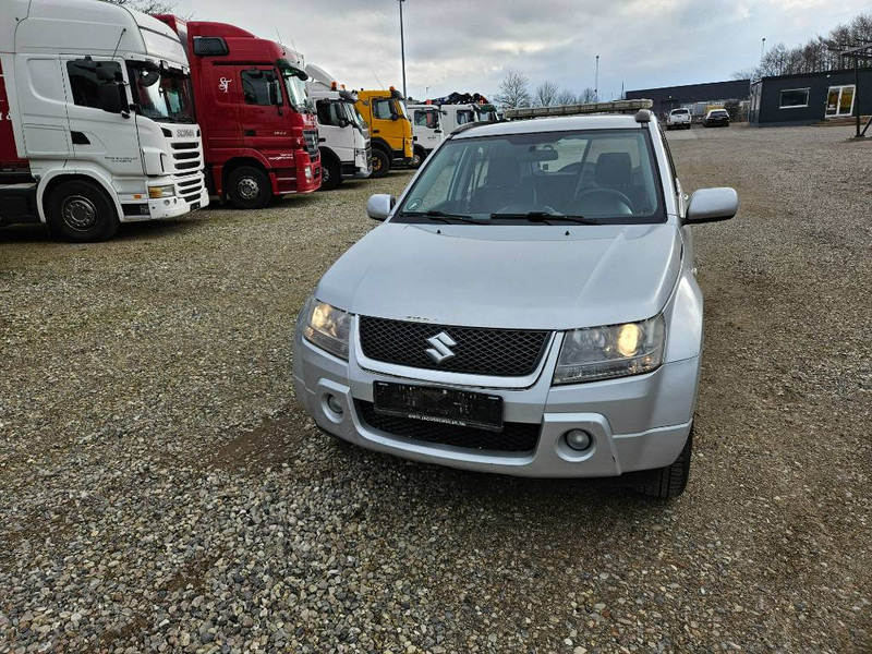 Suzuki Grand Vitara 2,0 GLX aut. Van 5d - Dostavno vozilo sa zatvorenim sandukom: slika Suzuki Grand Vitara 2,0 GLX aut. Van 5d - Dostavno vozilo sa zatvorenim sandukom Suzuki Grand Vitara 2,0 GLX aut. Van 5d - Dostavno vozilo sa zatvorenim sandukom: slika Suzuki Grand Vitara 2,0 GLX aut. Van 5d - Dostavno vozilo sa zatvorenim sandukom