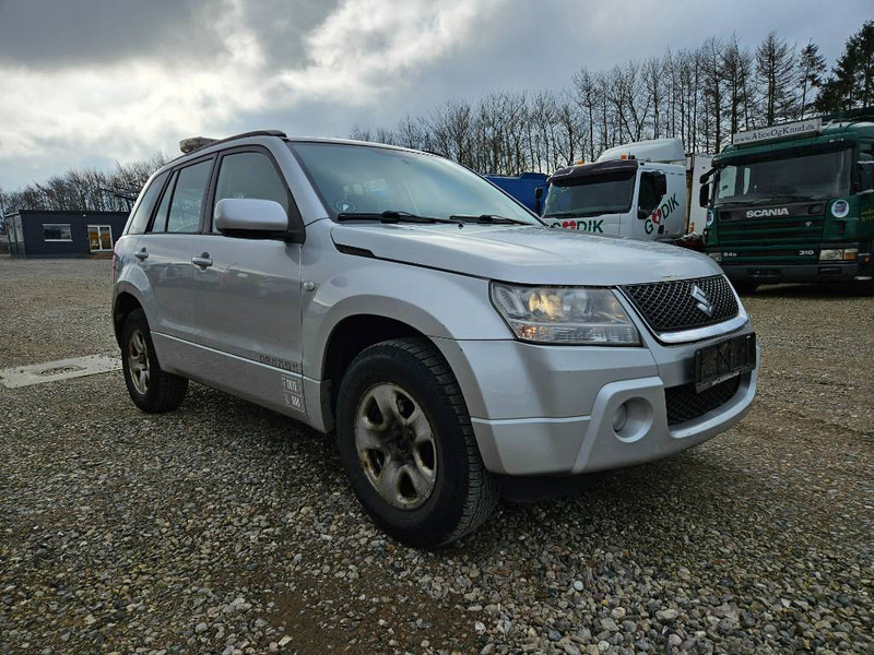 Suzuki Grand Vitara 2,0 GLX aut. Van 5d - Dostavno vozilo sa zatvorenim sandukom: slika Suzuki Grand Vitara 2,0 GLX aut. Van 5d - Dostavno vozilo sa zatvorenim sandukom Suzuki Grand Vitara 2,0 GLX aut. Van 5d - Dostavno vozilo sa zatvorenim sandukom: slika Suzuki Grand Vitara 2,0 GLX aut. Van 5d - Dostavno vozilo sa zatvorenim sandukom