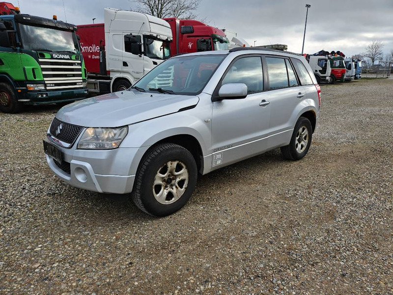 Suzuki Grand Vitara 2,0 GLX aut. Van 5d - Automobil: slika Suzuki Grand Vitara 2,0 GLX aut. Van 5d - Automobil Suzuki Grand Vitara 2,0 GLX aut. Van 5d - Automobil: slika Suzuki Grand Vitara 2,0 GLX aut. Van 5d - Automobil