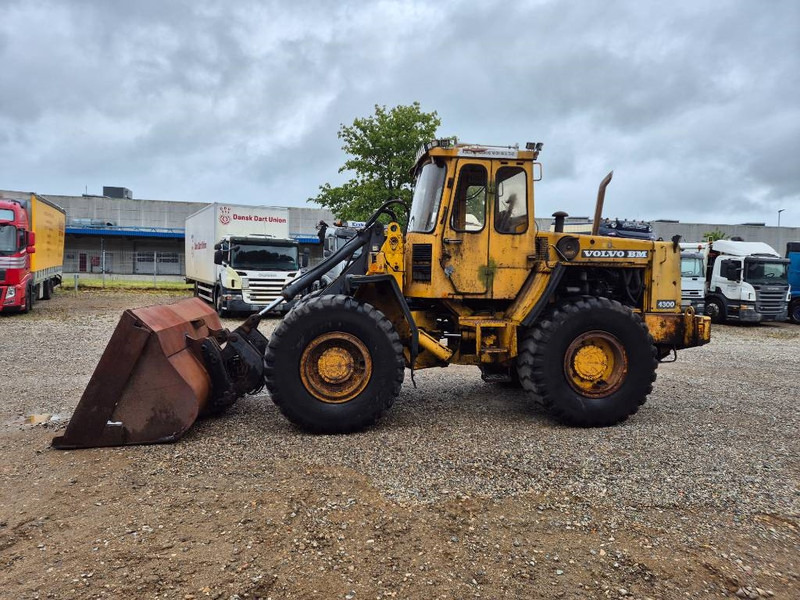 Volvo BM 4300 - Utovarivač na kotačima: slika Volvo BM 4300 - Utovarivač na kotačima Volvo BM 4300 - Utovarivač na kotačima: slika Volvo BM 4300 - Utovarivač na kotačima