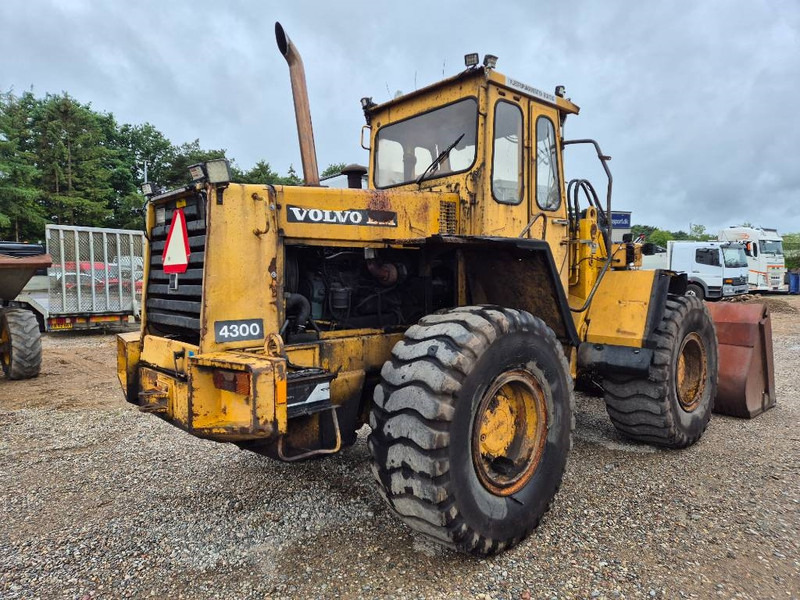 Volvo BM 4300 - Utovarivač na kotačima: slika Volvo BM 4300 - Utovarivač na kotačima Volvo BM 4300 - Utovarivač na kotačima: slika Volvo BM 4300 - Utovarivač na kotačima