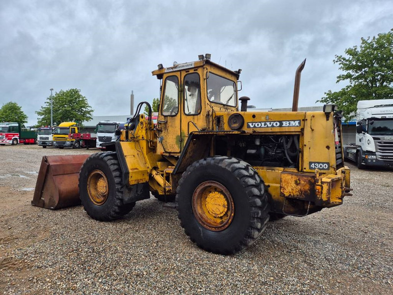 Volvo BM 4300 - Utovarivač na kotačima: slika Volvo BM 4300 - Utovarivač na kotačima Volvo BM 4300 - Utovarivač na kotačima: slika Volvo BM 4300 - Utovarivač na kotačima