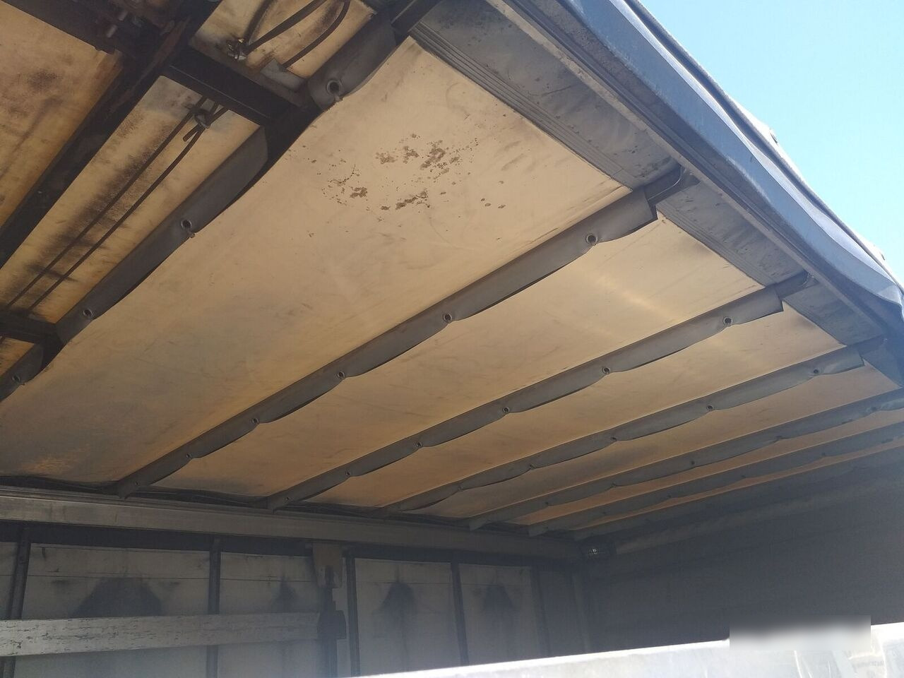 Kamion s ceradom DAF 45.150 E.3: slika Kamion s ceradom DAF 45.150 E.3