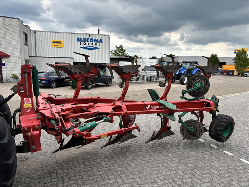 Kverneland LB100 4-Schaar Ploeg met Vorenpakker - Plug: slika Kverneland LB100 4-Schaar Ploeg met Vorenpakker - Plug Kverneland LB100 4-Schaar Ploeg met Vorenpakker - Plug: slika Kverneland LB100 4-Schaar Ploeg met Vorenpakker - Plug