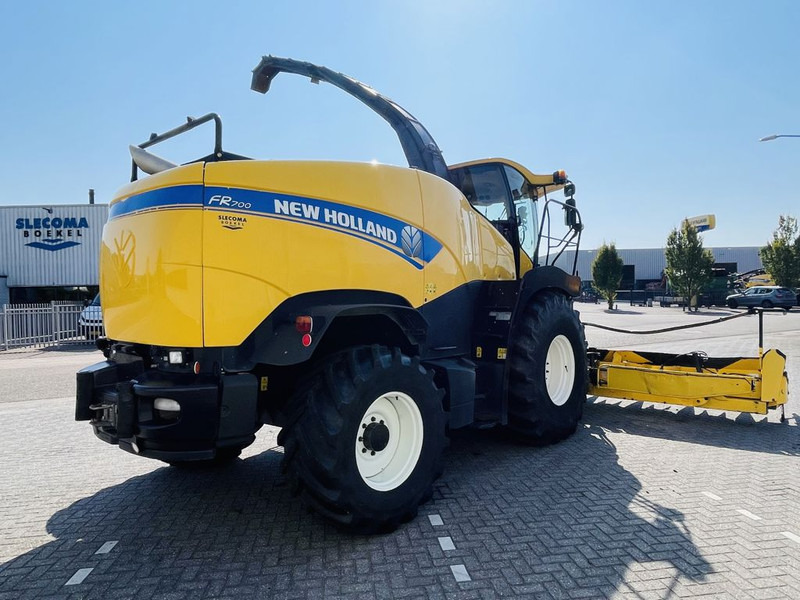 New Holland FR700 Forage Harvester 10 Row header - Silažni kombajn: slika New Holland FR700 Forage Harvester 10 Row header - Silažni kombajn New Holland FR700 Forage Harvester 10 Row header - Silažni kombajn: slika New Holland FR700 Forage Harvester 10 Row header - Silažni kombajn