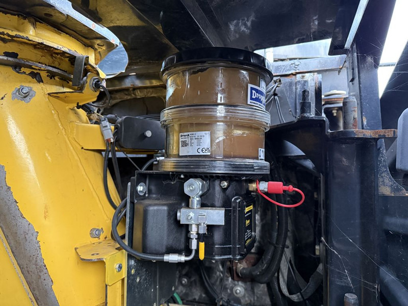 Silažni kombajn New Holland FR9050: slika Silažni kombajn New Holland FR9050