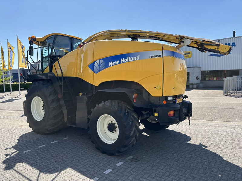New Holland FR9050 - Silažni kombajn: slika New Holland FR9050 - Silažni kombajn New Holland FR9050 - Silažni kombajn: slika New Holland FR9050 - Silažni kombajn