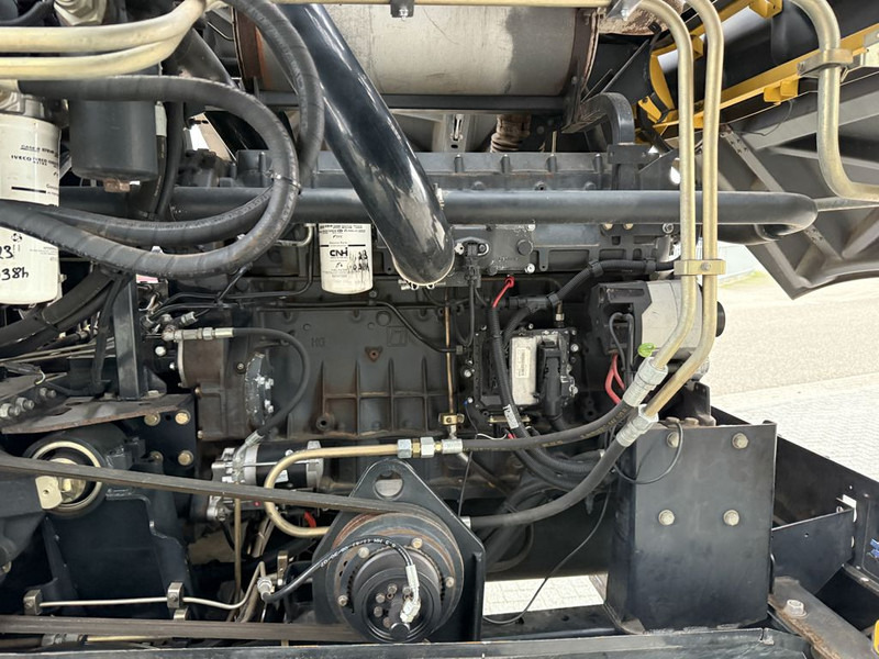 Silažni kombajn New Holland FR9050: slika Silažni kombajn New Holland FR9050