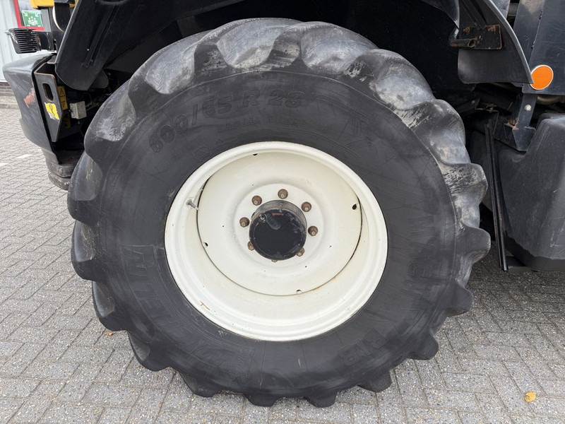 Silažni kombajn New Holland FR9050: slika Silažni kombajn New Holland FR9050