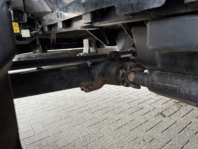 Silažni kombajn New Holland FR9050: slika Silažni kombajn New Holland FR9050