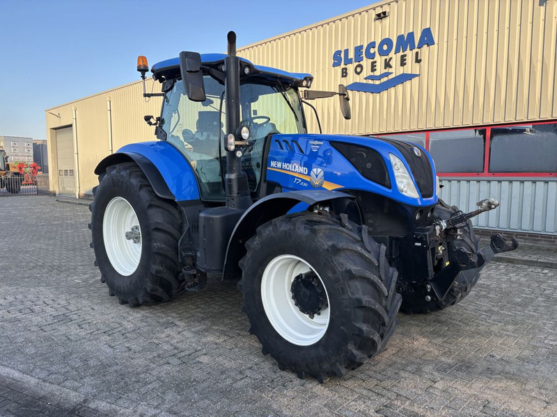 New Holland T7.230 AC STAGE V - Traktor: slika New Holland T7.230 AC STAGE V - Traktor New Holland T7.230 AC STAGE V - Traktor: slika New Holland T7.230 AC STAGE V - Traktor