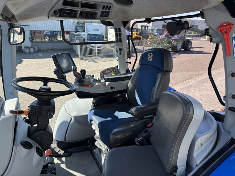New Holland T7.245 Auto Command MY18 - Traktor: slika New Holland T7.245 Auto Command MY18 - Traktor New Holland T7.245 Auto Command MY18 - Traktor: slika New Holland T7.245 Auto Command MY18 - Traktor