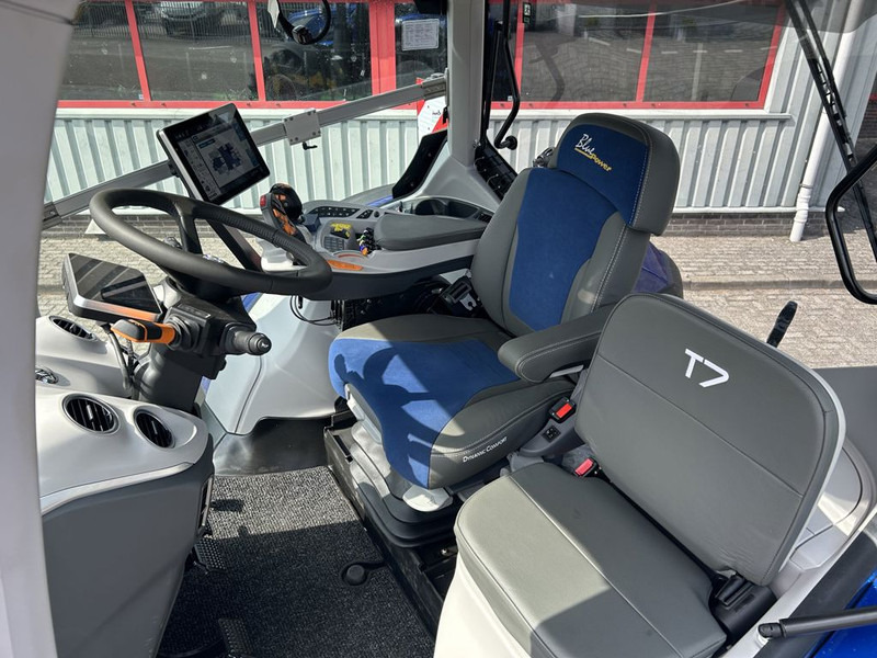 New Holland T7.300 AC New Gen Blue Power DEMO - Traktor: slika New Holland T7.300 AC New Gen Blue Power DEMO - Traktor New Holland T7.300 AC New Gen Blue Power DEMO - Traktor: slika New Holland T7.300 AC New Gen Blue Power DEMO - Traktor
