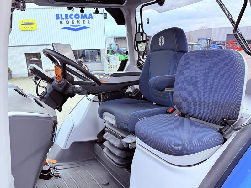 New Holland T7.315HD Auto Command + GPS - Traktor: slika New Holland T7.315HD Auto Command + GPS - Traktor New Holland T7.315HD Auto Command + GPS - Traktor: slika New Holland T7.315HD Auto Command + GPS - Traktor