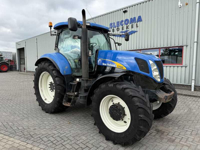 New Holland T7040 Power Command - Traktor: slika New Holland T7040 Power Command - Traktor New Holland T7040 Power Command - Traktor: slika New Holland T7040 Power Command - Traktor