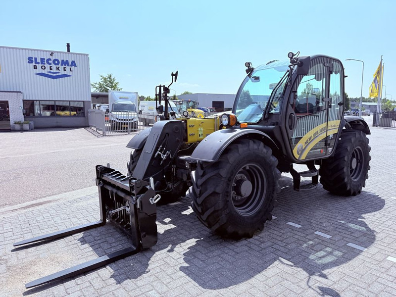 New Holland TH7.42 Telehandler - Teleskopski rukovatelj: slika New Holland TH7.42 Telehandler - Teleskopski rukovatelj New Holland TH7.42 Telehandler - Teleskopski rukovatelj: slika New Holland TH7.42 Telehandler - Teleskopski rukovatelj
