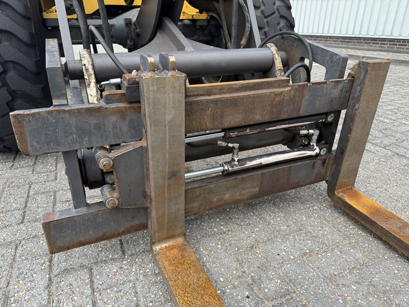 Utovarivač na kotačima Volvo L30B Pro Shovel: slika Utovarivač na kotačima Volvo L30B Pro Shovel