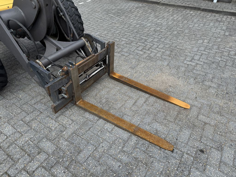Utovarivač na kotačima Volvo L30B Pro Shovel: slika Utovarivač na kotačima Volvo L30B Pro Shovel