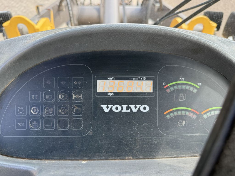 Utovarivač na kotačima Volvo L30B Pro Shovel: slika Utovarivač na kotačima Volvo L30B Pro Shovel