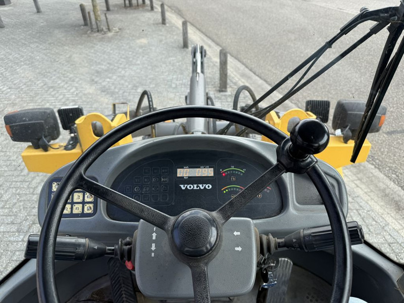 Utovarivač na kotačima Volvo L30B Pro Shovel: slika Utovarivač na kotačima Volvo L30B Pro Shovel