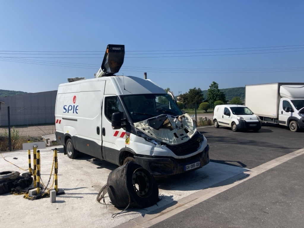 IVECO DAILY FOURGON 50C18 - Podizna platforma montirana na kamion: slika IVECO DAILY FOURGON 50C18 - Podizna platforma montirana na kamion IVECO DAILY FOURGON 50C18 - Podizna platforma montirana na kamion: slika IVECO DAILY FOURGON 50C18 - Podizna platforma montirana na kamion