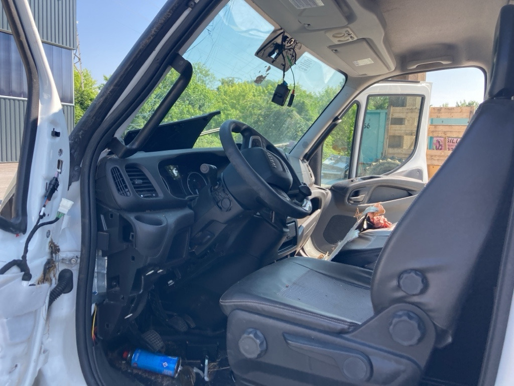 IVECO DAILY FOURGON 50C18 - Podizna platforma montirana na kamion: slika IVECO DAILY FOURGON 50C18 - Podizna platforma montirana na kamion IVECO DAILY FOURGON 50C18 - Podizna platforma montirana na kamion: slika IVECO DAILY FOURGON 50C18 - Podizna platforma montirana na kamion