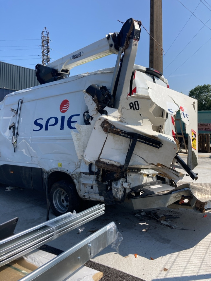IVECO DAILY FOURGON 50C18 - Podizna platforma montirana na kamion: slika IVECO DAILY FOURGON 50C18 - Podizna platforma montirana na kamion IVECO DAILY FOURGON 50C18 - Podizna platforma montirana na kamion: slika IVECO DAILY FOURGON 50C18 - Podizna platforma montirana na kamion
