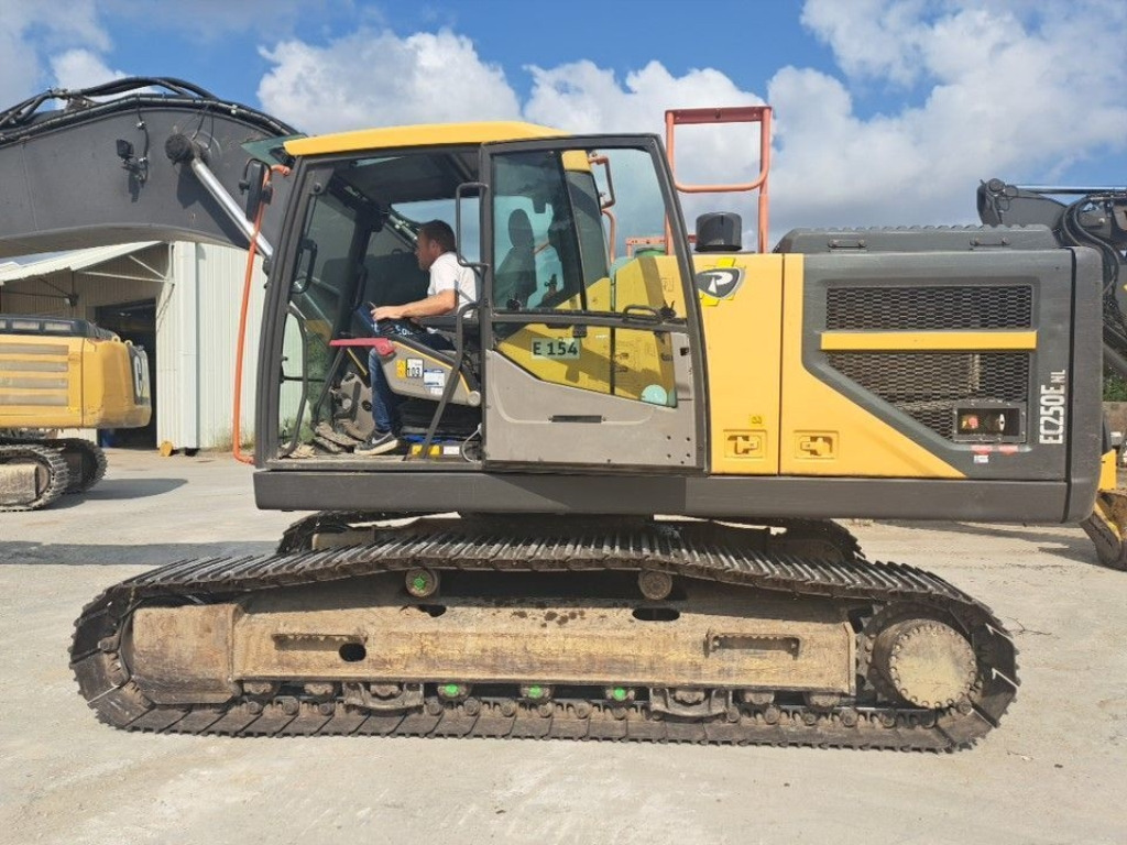 VOLVO EC250E NL - Bager gusjeničar: slika VOLVO EC250E NL - Bager gusjeničar VOLVO EC250E NL - Bager gusjeničar: slika VOLVO EC250E NL - Bager gusjeničar