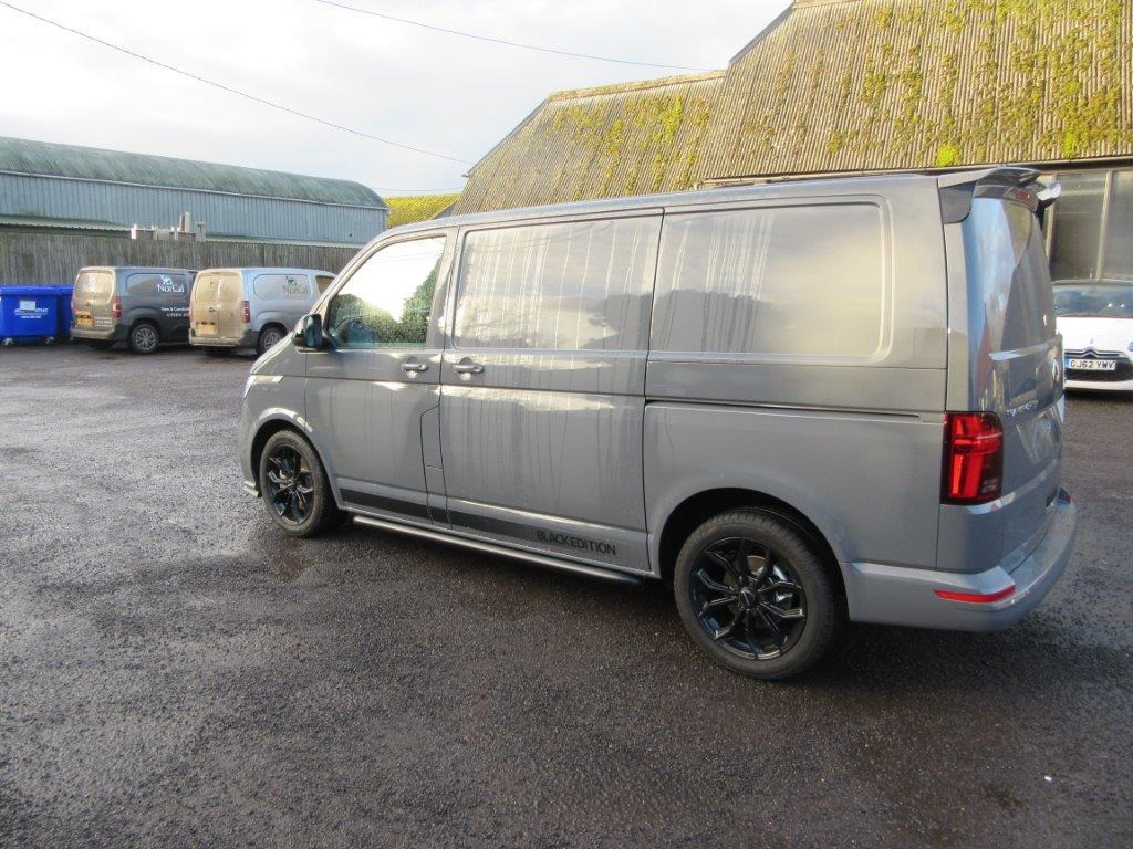 2025 Volkswagen Transporter Black Edition 2.0 BiDI 204 Sportline - Furgon: slika 2025 Volkswagen Transporter Black Edition 2.0 BiDI 204 Sportline - Furgon 2025 Volkswagen Transporter Black Edition 2.0 BiDI 204 Sportline - Furgon: slika 2025 Volkswagen Transporter Black Edition 2.0 BiDI 204 Sportline - Furgon