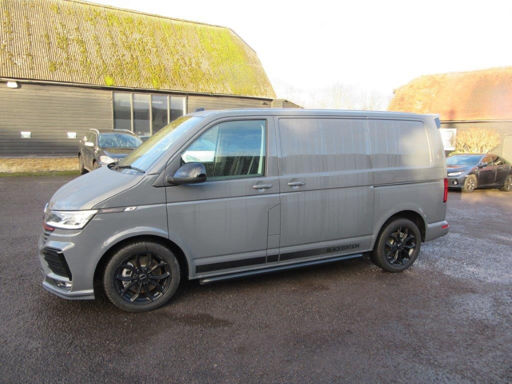 2025 Volkswagen Transporter Black Edition 2.0 BiDI 204 Sportline - Furgon: slika 2025 Volkswagen Transporter Black Edition 2.0 BiDI 204 Sportline - Furgon 2025 Volkswagen Transporter Black Edition 2.0 BiDI 204 Sportline - Furgon: slika 2025 Volkswagen Transporter Black Edition 2.0 BiDI 204 Sportline - Furgon