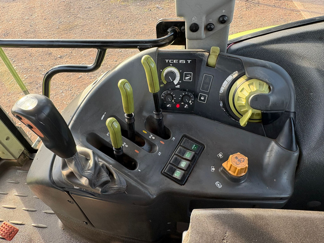 Claas Arion 620C - Traktor: slika Claas Arion 620C - Traktor Claas Arion 620C - Traktor: slika Claas Arion 620C - Traktor