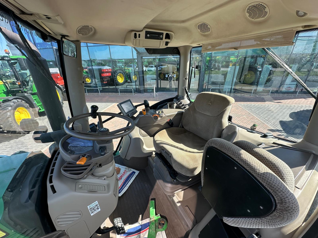 JOHN DEERE 6135R - Traktor: slika JOHN DEERE 6135R - Traktor JOHN DEERE 6135R - Traktor: slika JOHN DEERE 6135R - Traktor