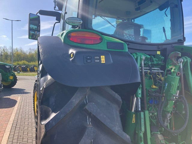 JOHN DEERE 6155R - Traktor: slika JOHN DEERE 6155R - Traktor JOHN DEERE 6155R - Traktor: slika JOHN DEERE 6155R - Traktor