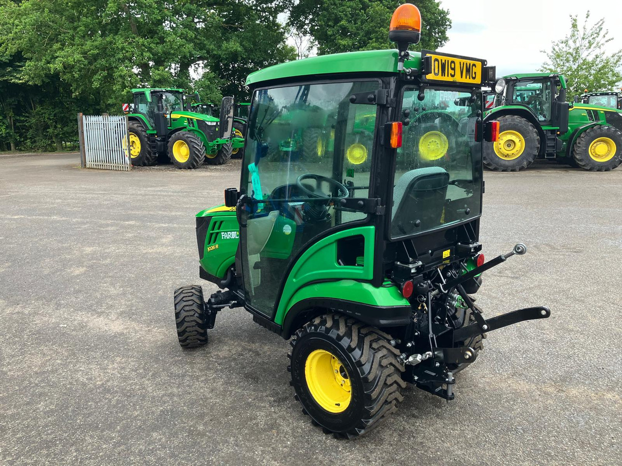 John Deere 1026R compact tractor - Mali traktor: slika John Deere 1026R compact tractor - Mali traktor John Deere 1026R compact tractor - Mali traktor: slika John Deere 1026R compact tractor - Mali traktor