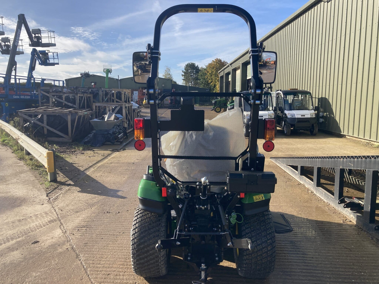 John Deere 1026R compact tractor - Mali traktor: slika John Deere 1026R compact tractor - Mali traktor John Deere 1026R compact tractor - Mali traktor: slika John Deere 1026R compact tractor - Mali traktor