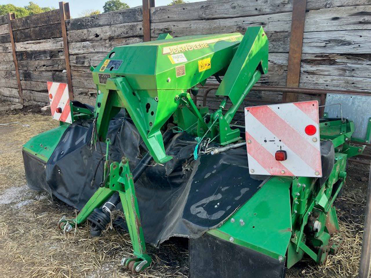 John Deere 131 - Oprema za prevrtanje sijena: slika John Deere 131 - Oprema za prevrtanje sijena John Deere 131 - Oprema za prevrtanje sijena: slika John Deere 131 - Oprema za prevrtanje sijena