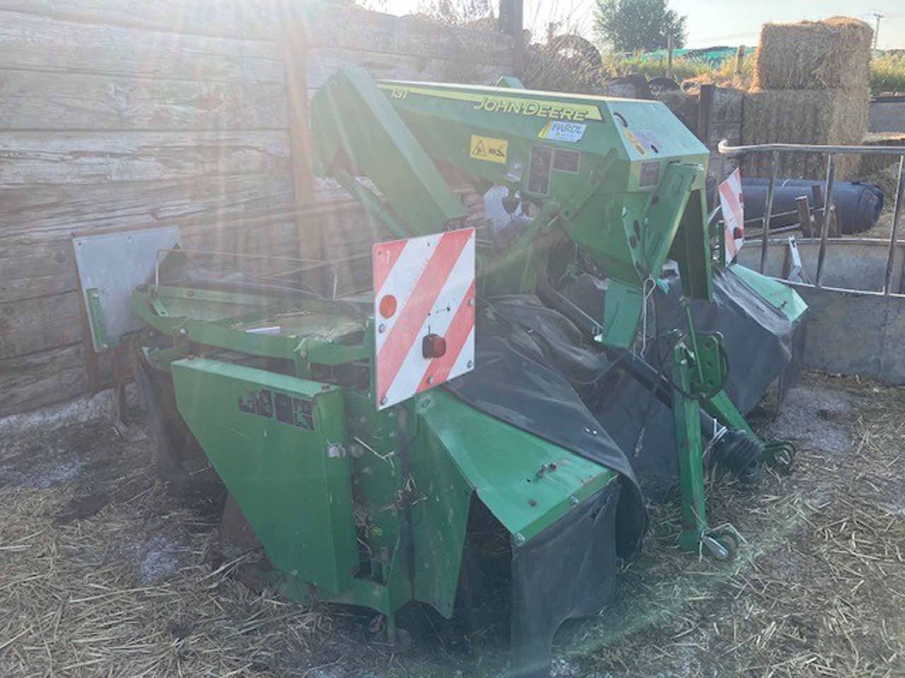 John Deere 131 - Oprema za prevrtanje sijena: slika John Deere 131 - Oprema za prevrtanje sijena John Deere 131 - Oprema za prevrtanje sijena: slika John Deere 131 - Oprema za prevrtanje sijena