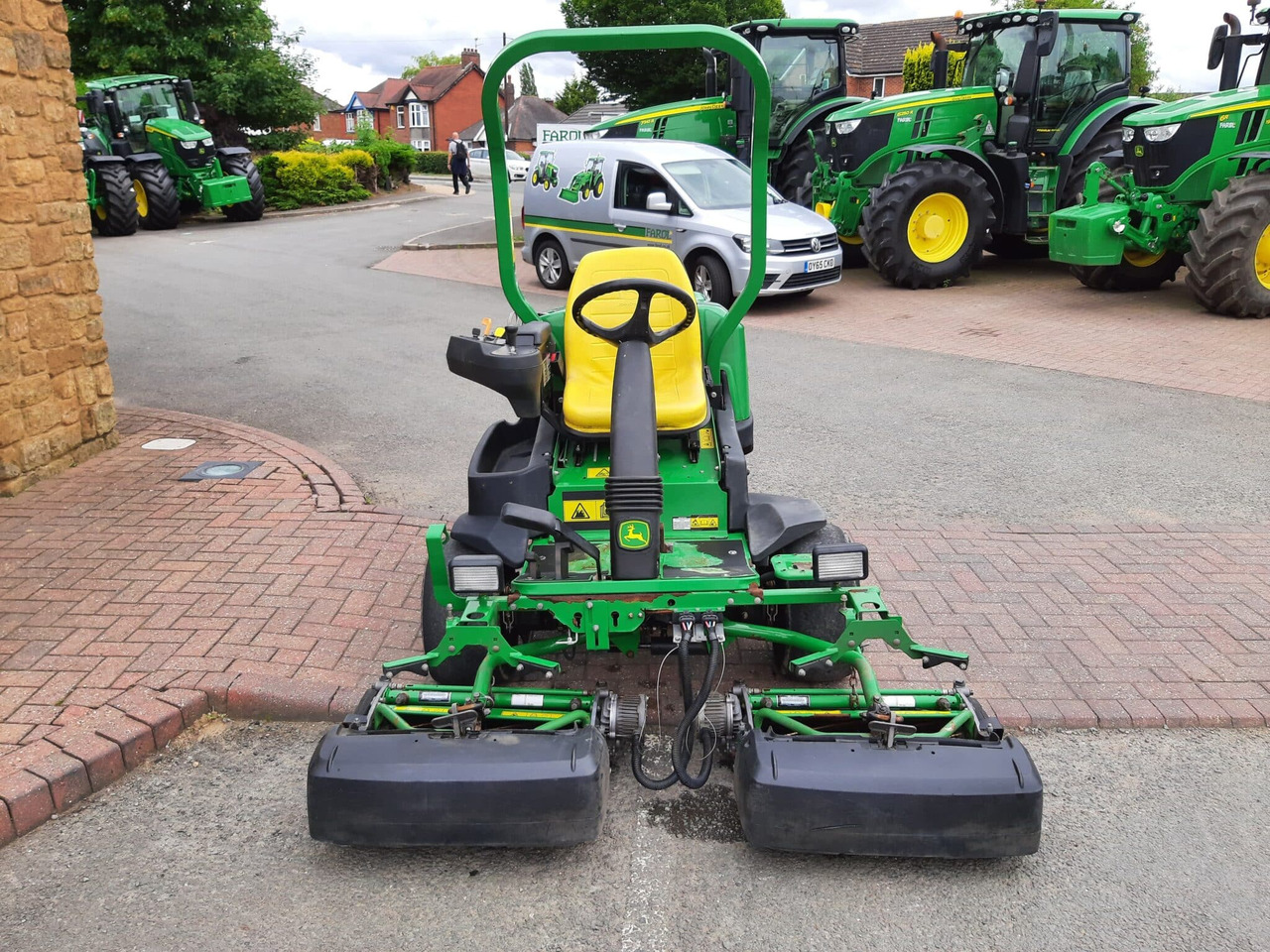 John Deere 2500E Greens triple mower - Vrtna kosilica: slika John Deere 2500E Greens triple mower - Vrtna kosilica John Deere 2500E Greens triple mower - Vrtna kosilica: slika John Deere 2500E Greens triple mower - Vrtna kosilica