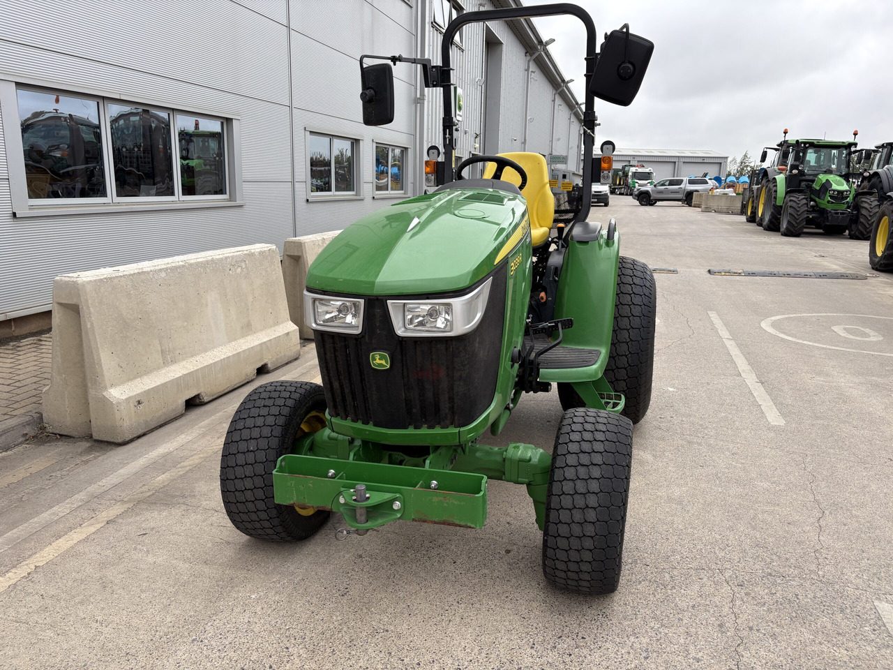 John Deere 3039R Compact Tractor - Mali traktor: slika John Deere 3039R Compact Tractor - Mali traktor John Deere 3039R Compact Tractor - Mali traktor: slika John Deere 3039R Compact Tractor - Mali traktor
