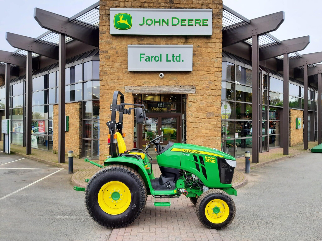 John Deere 3046R compact tractor - Mali traktor: slika John Deere 3046R compact tractor - Mali traktor John Deere 3046R compact tractor - Mali traktor: slika John Deere 3046R compact tractor - Mali traktor
