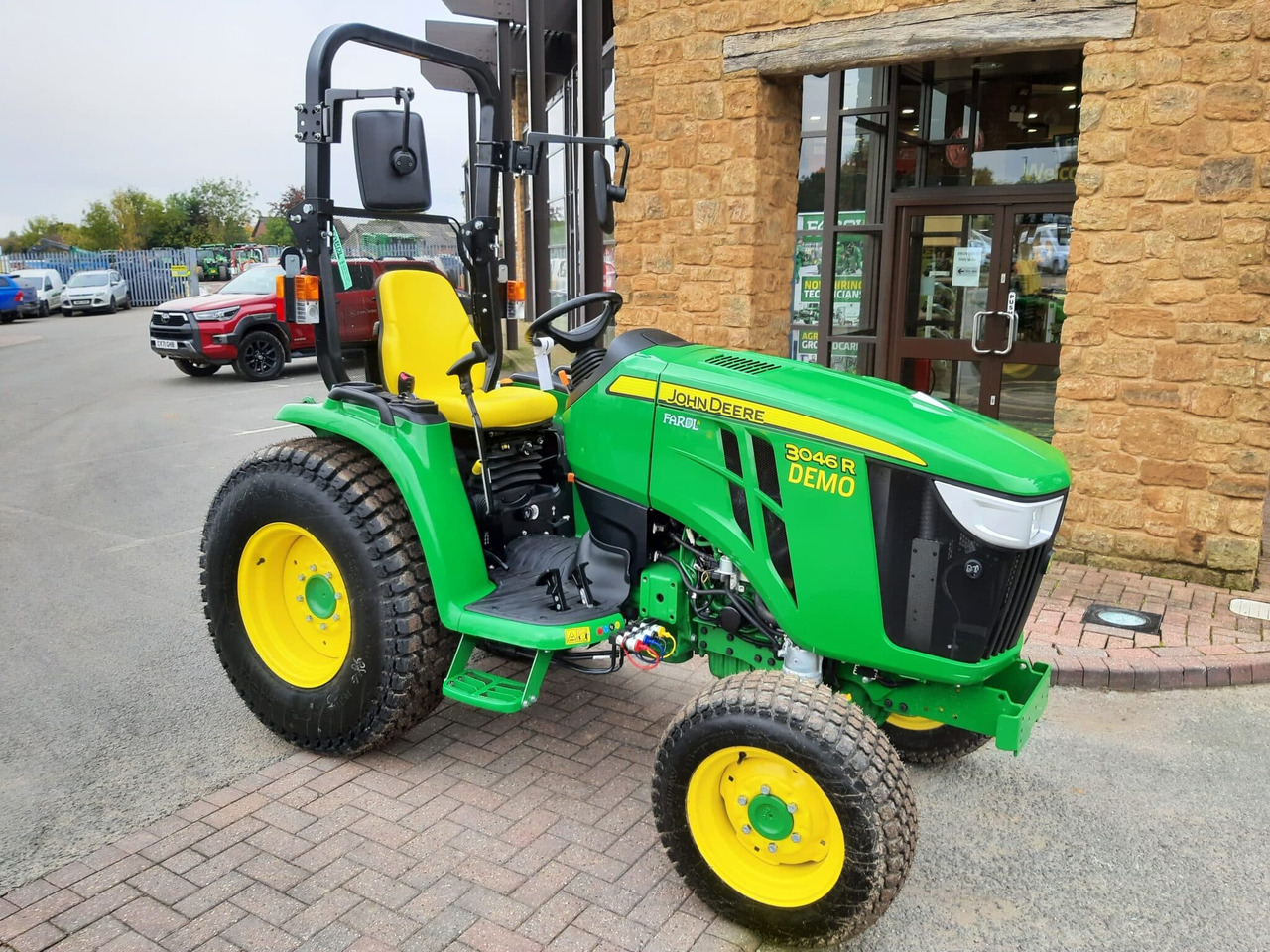 John Deere 3046R compact tractor - Mali traktor: slika John Deere 3046R compact tractor - Mali traktor John Deere 3046R compact tractor - Mali traktor: slika John Deere 3046R compact tractor - Mali traktor