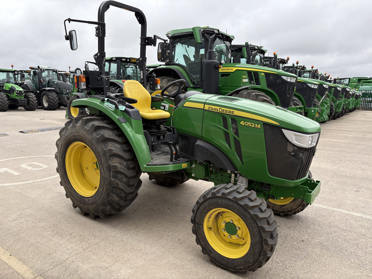 John Deere 4052M Compact Tractor - Mali traktor: slika John Deere 4052M Compact Tractor - Mali traktor John Deere 4052M Compact Tractor - Mali traktor: slika John Deere 4052M Compact Tractor - Mali traktor