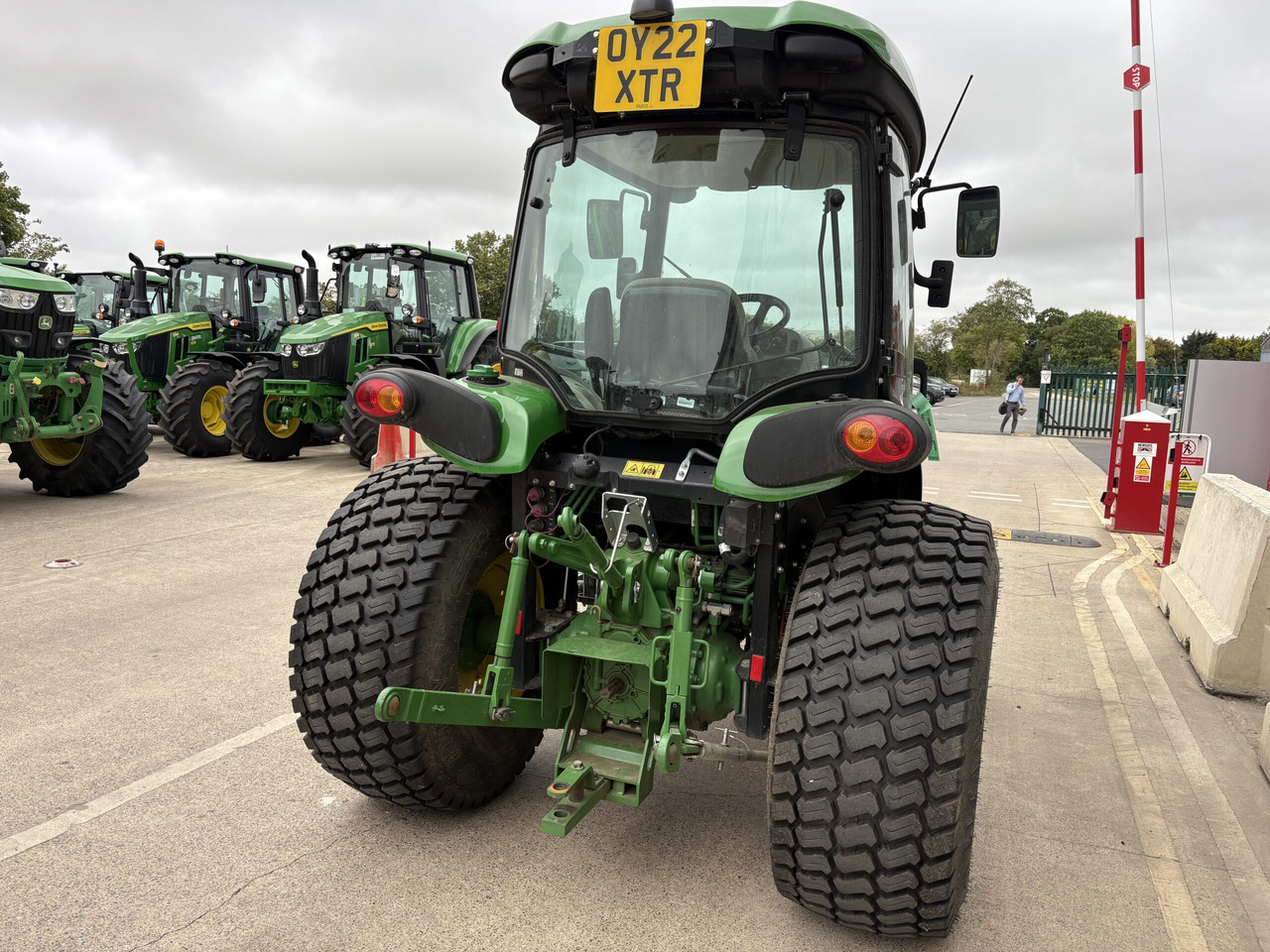 John Deere 4066R Compact Tractor - Mali traktor: slika John Deere 4066R Compact Tractor - Mali traktor John Deere 4066R Compact Tractor - Mali traktor: slika John Deere 4066R Compact Tractor - Mali traktor