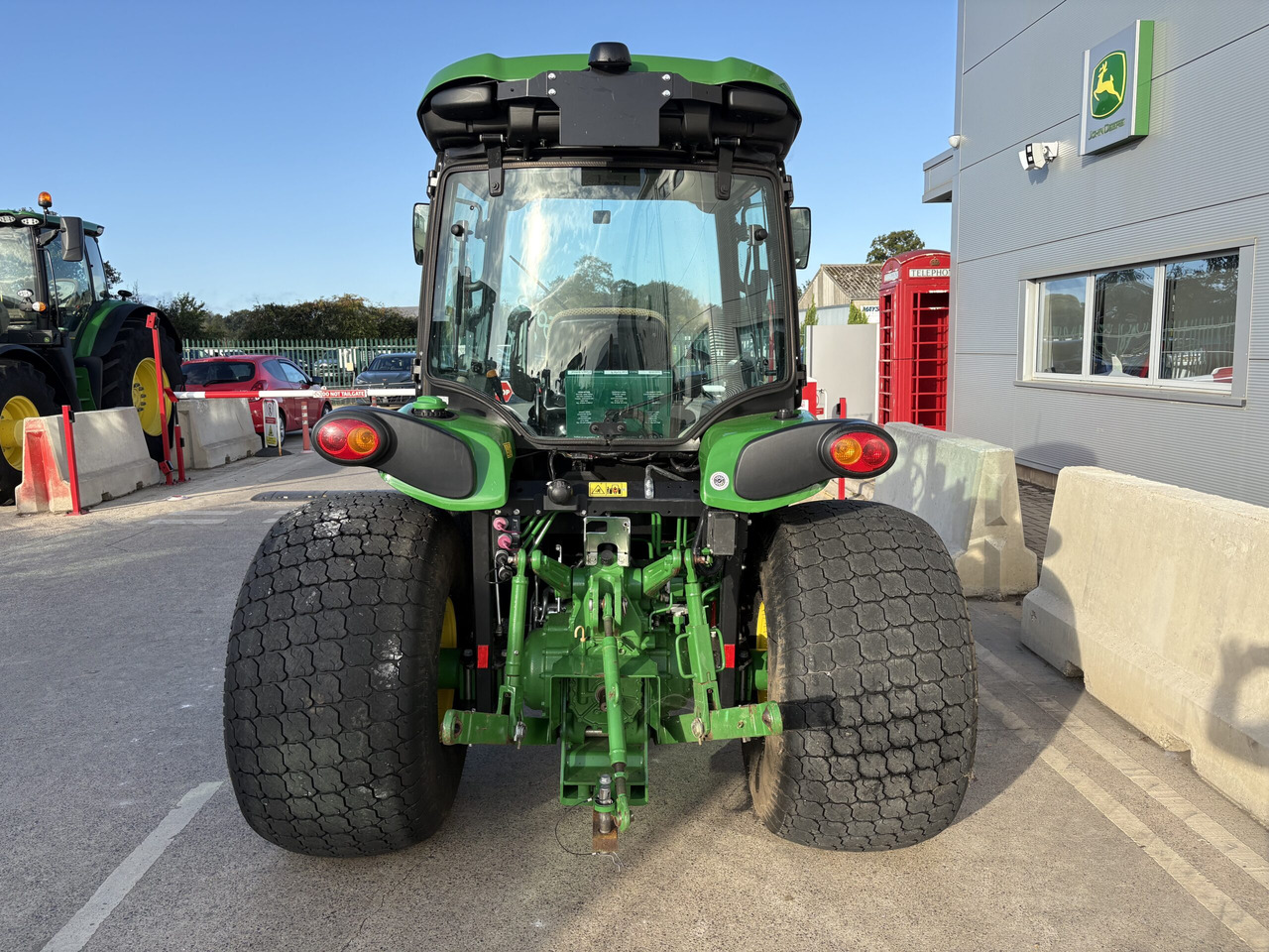 John Deere 4066R Compact Tractor - Mali traktor: slika  John Deere 4066R Compact Tractor - Mali traktor John Deere 4066R Compact Tractor - Mali traktor: slika  John Deere 4066R Compact Tractor - Mali traktor