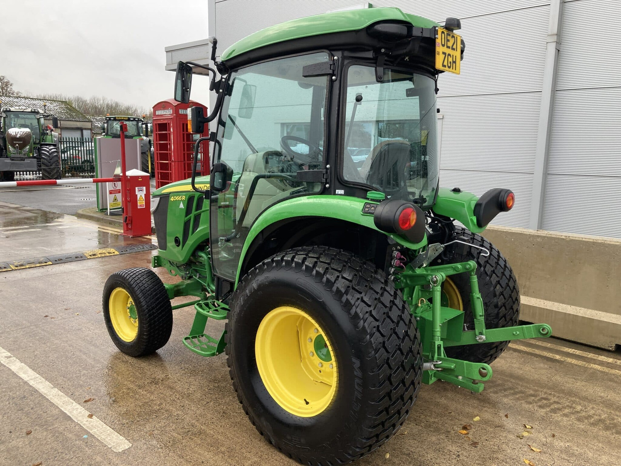 John Deere 4066R compact tractor - Mali traktor: slika John Deere 4066R compact tractor - Mali traktor John Deere 4066R compact tractor - Mali traktor: slika John Deere 4066R compact tractor - Mali traktor