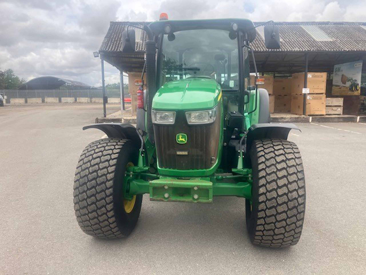John Deere 5085M - Traktor: slika John Deere 5085M - Traktor John Deere 5085M - Traktor: slika John Deere 5085M - Traktor