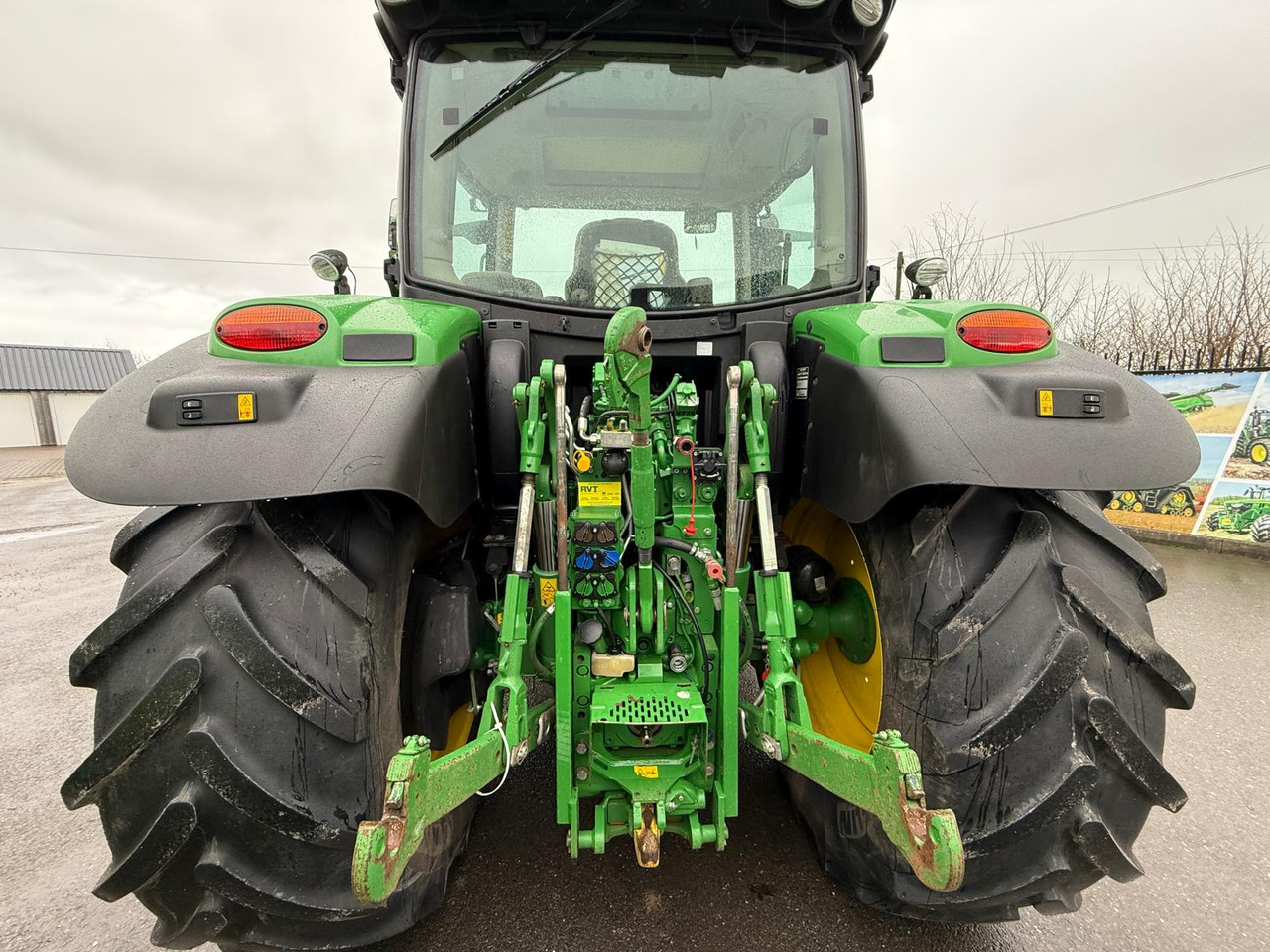 John Deere 6135R - Traktor: slika John Deere 6135R - Traktor John Deere 6135R - Traktor: slika John Deere 6135R - Traktor