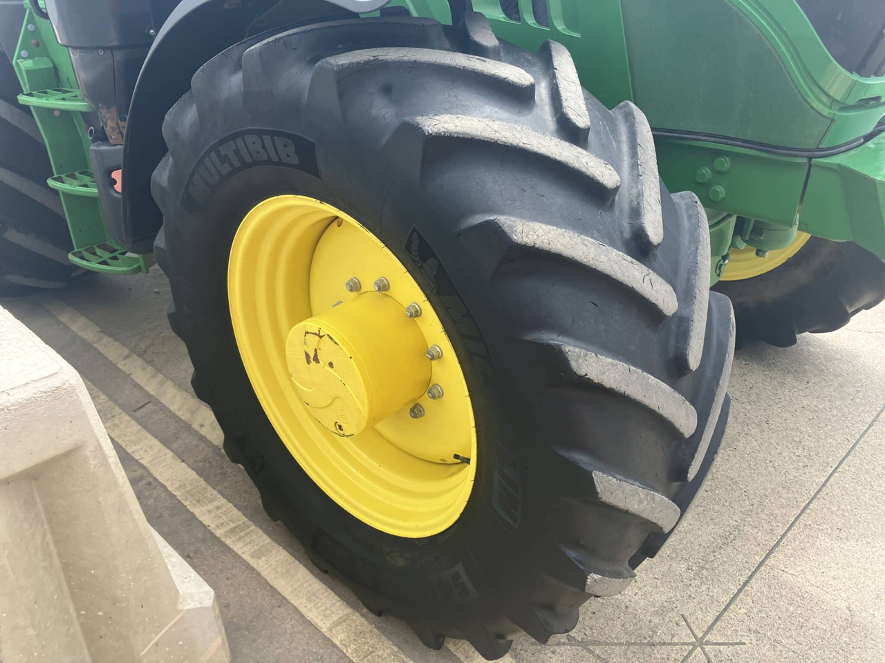 Traktor John Deere 6155R: slika Traktor John Deere 6155R