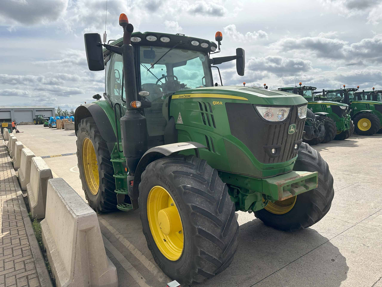 John Deere 6195R - Traktor: slika John Deere 6195R - Traktor John Deere 6195R - Traktor: slika John Deere 6195R - Traktor